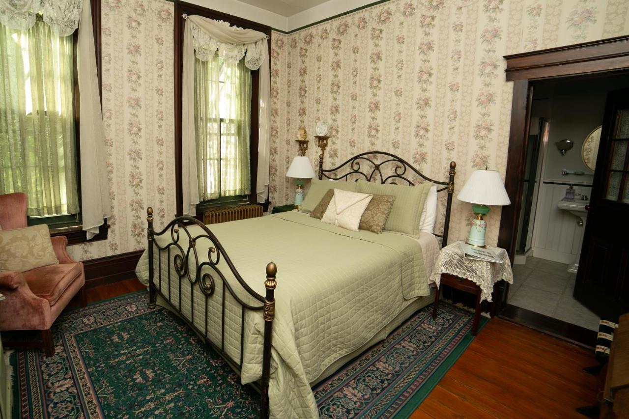 Faunbrook Bed & Breakfast (Adults Only) West Chester Habitación foto